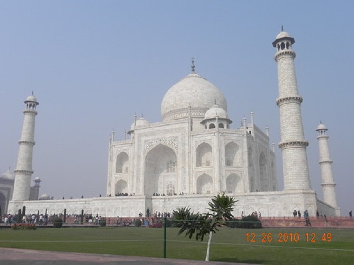 Spectacular White Beauty: Taj Mahal