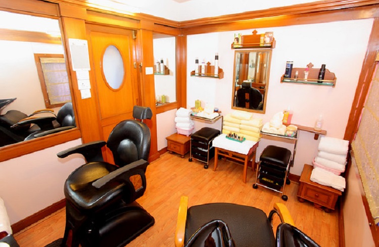 Beauty Salon on board the Golden Chariot