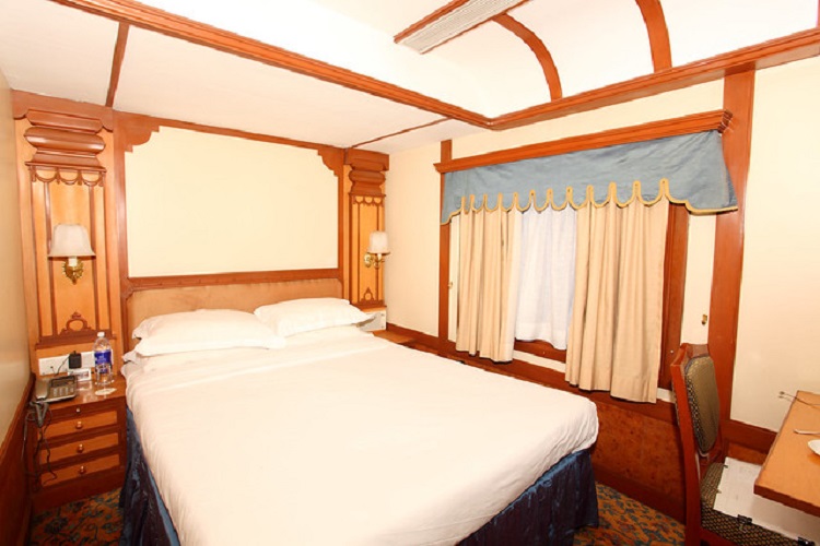 Sleeping-cabin-on-board-the-Golden-Chariot