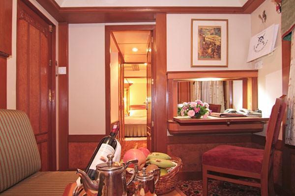 Top 10 Reasons to Choose Luxury Trains for Tours to India