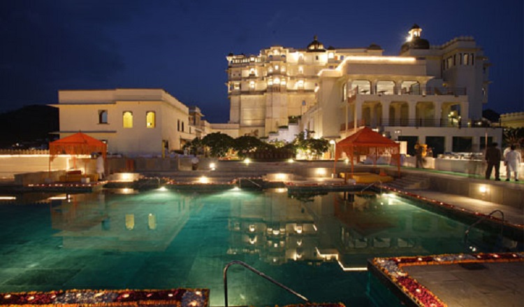 Pool of the Devigarh Resort in Udaipur