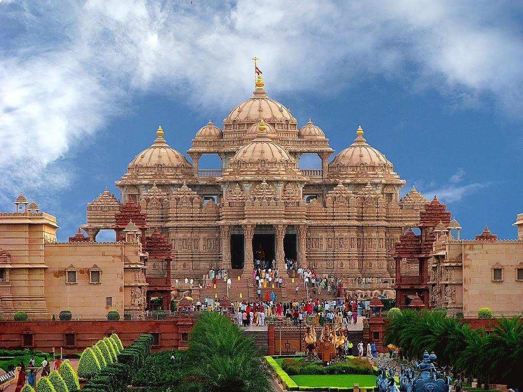 Akshardham Temple in Gandhinagar is close to Ahmedabad