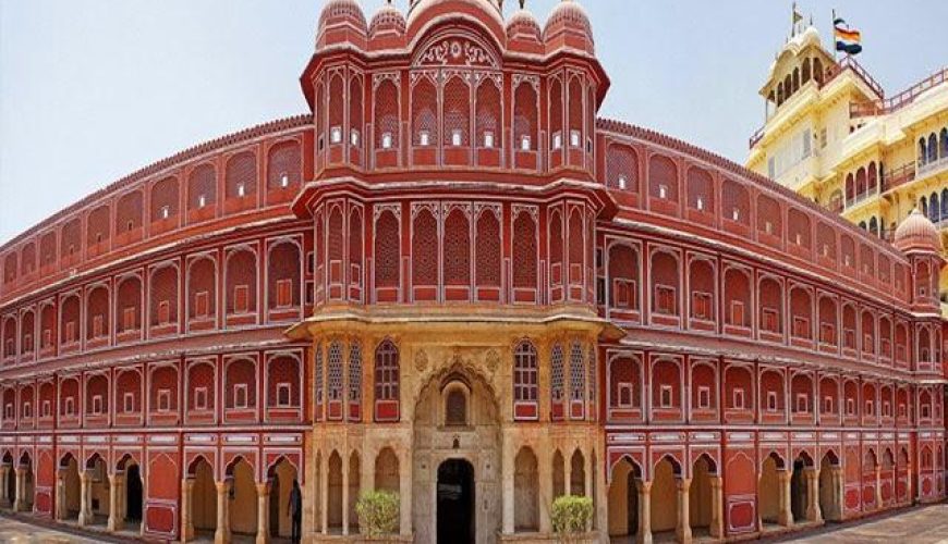 Forts and Palaces in India: The Living Legends