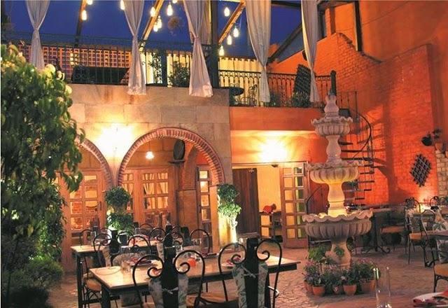 Most Romantic Restaurants in Delhi with Outdoor Seating to visit this Valentine’s Day