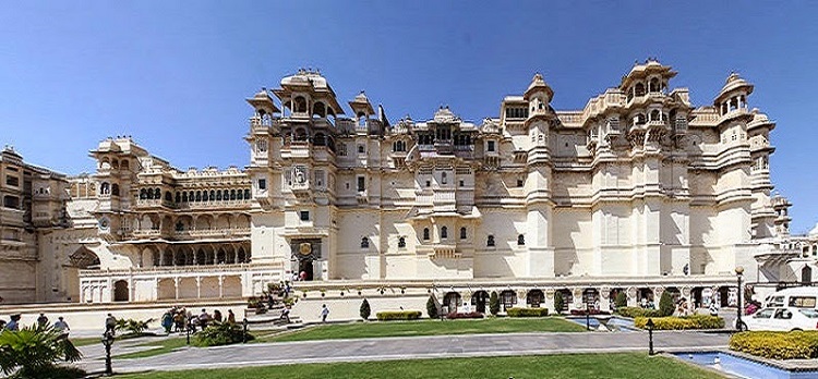 Front view of the City Palace complex in Udaipur