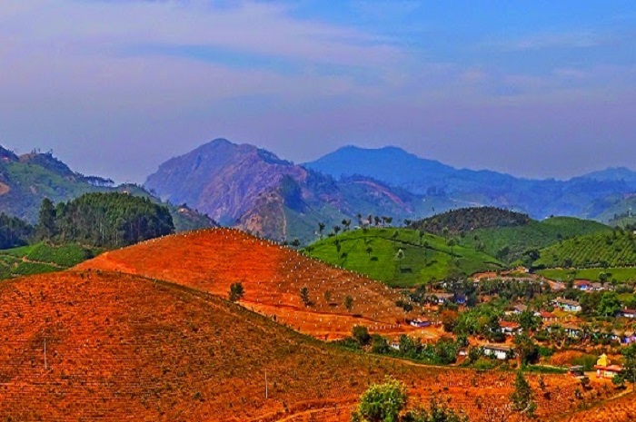 A scenic view of Echo Point in Munnar