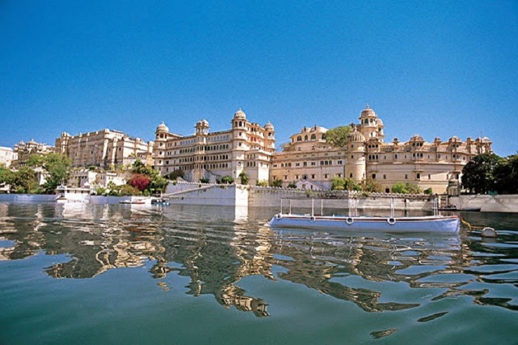 Shiv Niwas Palace Udaipur Rajasthan - Best Heritage hotel of Udaipur stand witnesses to erstwhile glory of the royal era in Rajasthan.