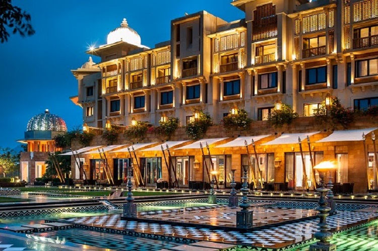 The Leela Palace Udaipur with its breathtaking view of the Aravali Mountains stands majestically on the banks of Lake Pichola. 