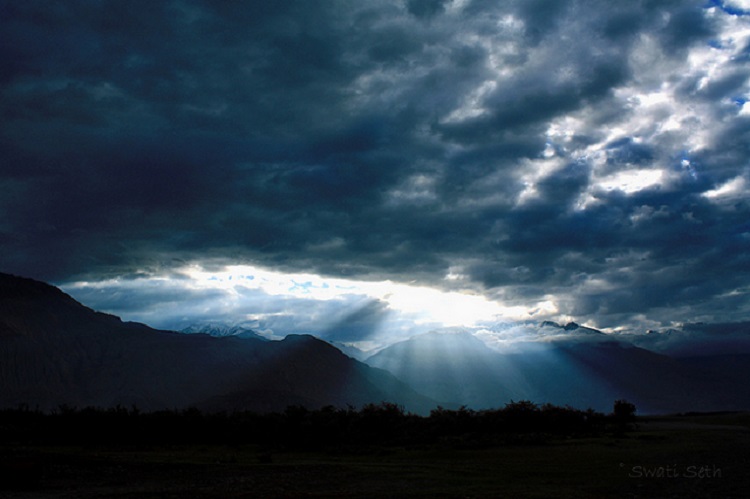 Sunrise-view-at-Nubra-Valley