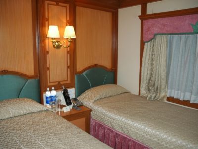 Deluxe Twin Bed Cabin