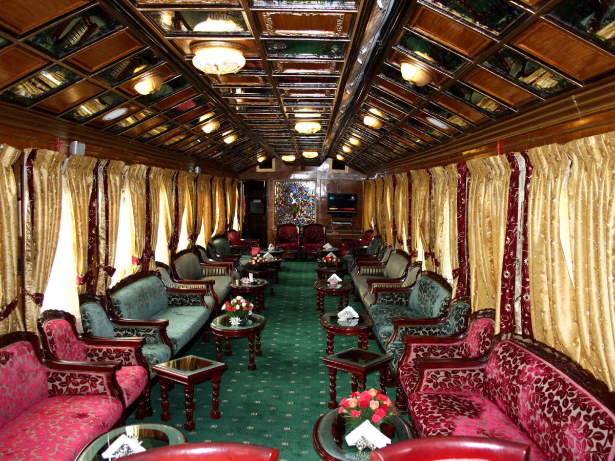 Lounge Palace on Wheels