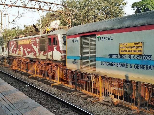 Maharashtra Sampark Kranti Express