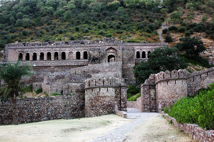 Explore the Famously Haunted Bhangarh Fort 