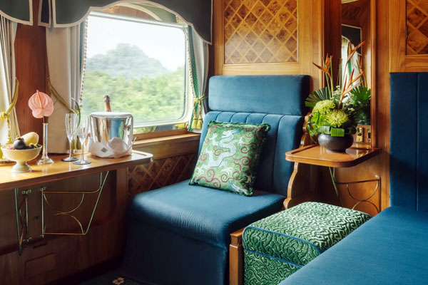 How do duration and pace differ between the two trains